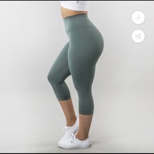 BuffBunny capri leggings